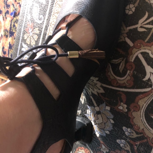 Fluevog Women’s s 9 black and brown sling backs . - Picture 6 of 6